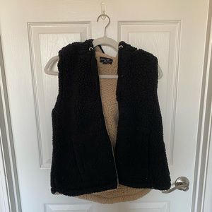 Puffy black vest. Size medium.